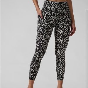 Salutation Stash Pocket Leopard Print Leggings